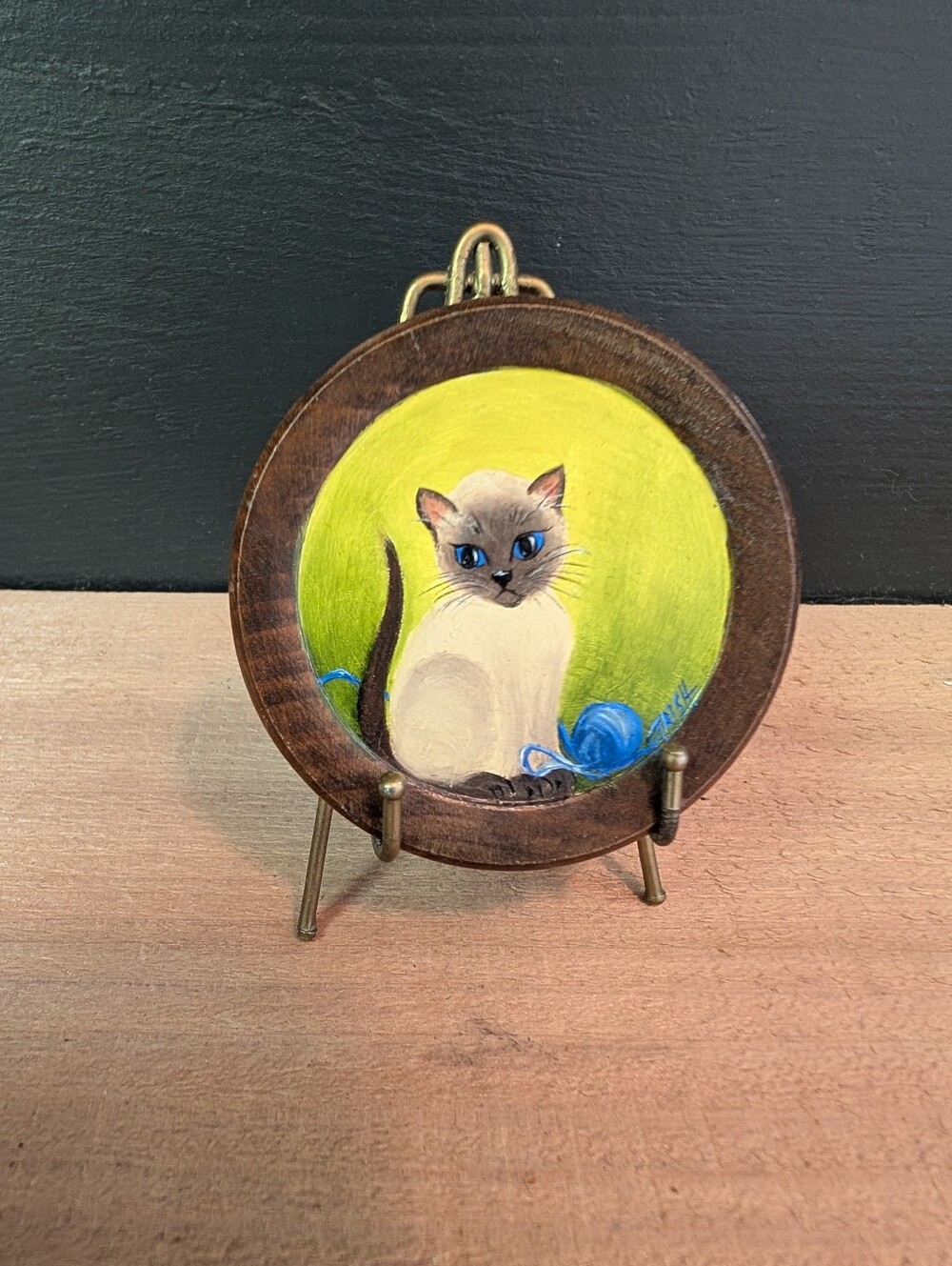 Adorable Vintage Hand Painted Cat With Stand
